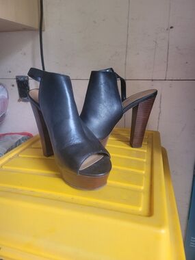 le chateau Black Leather Peep-Toe Platform Slingback Heels